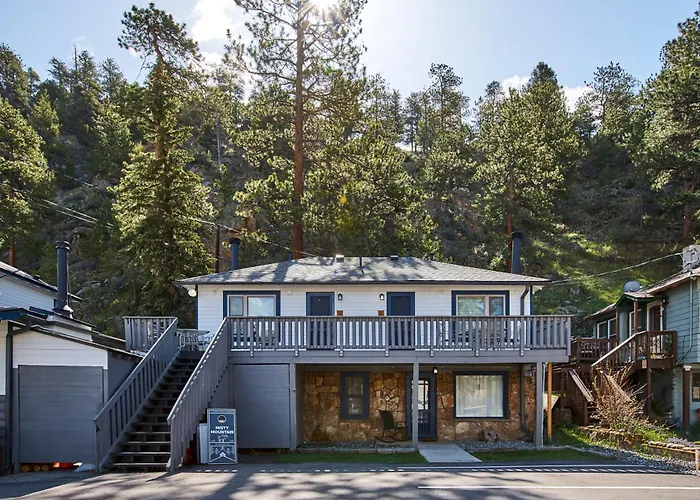 Central hotel: Misty Mountain Lodge